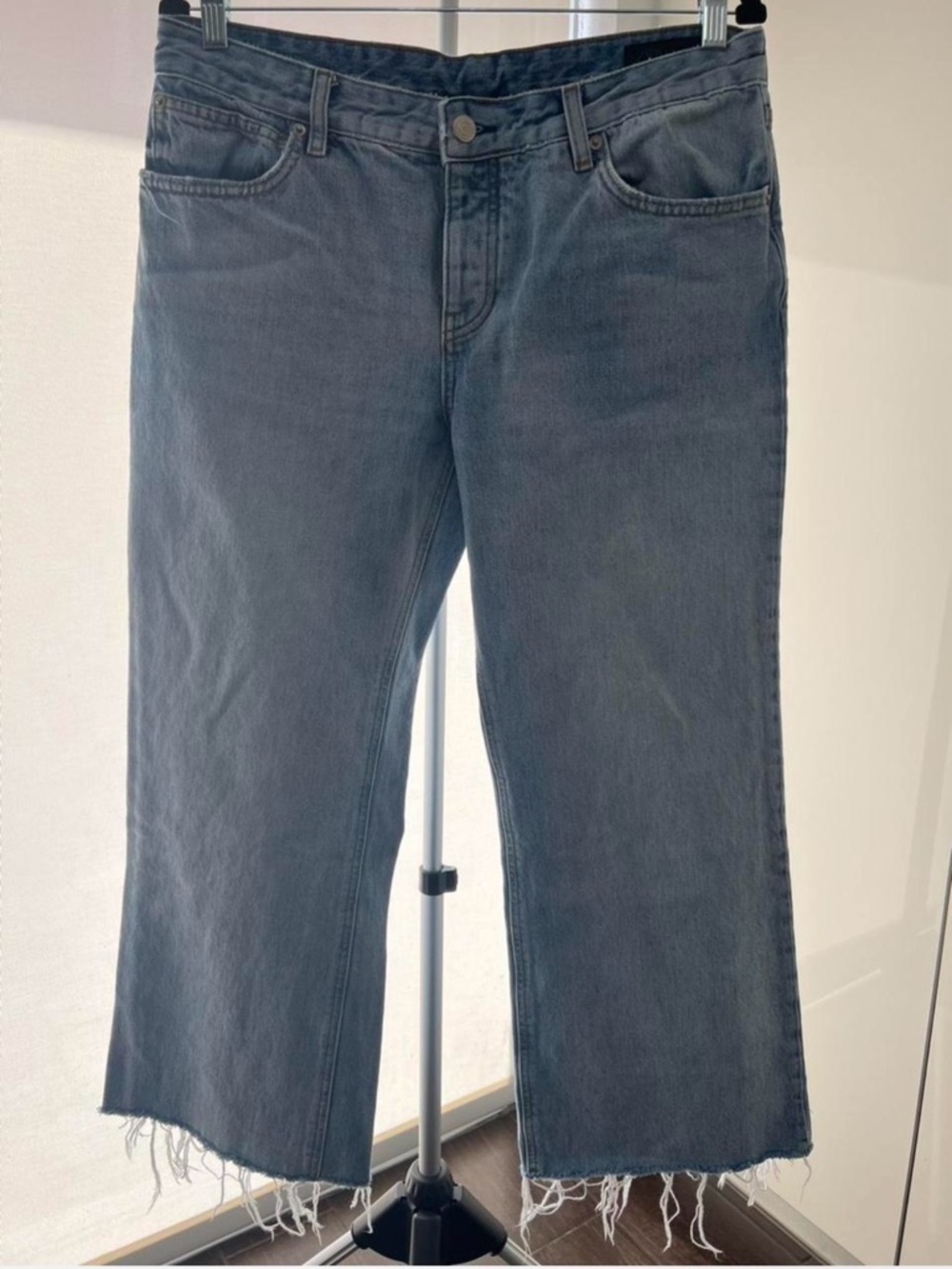 Zara Women Raw Hem Cropped Straight Leg Jeans – Size US 10 / EUR 42